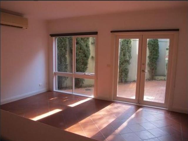 Townhouse for rent in Albert Park, Melbourne