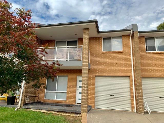 Townhouse for rent in Sydney, New South Wales