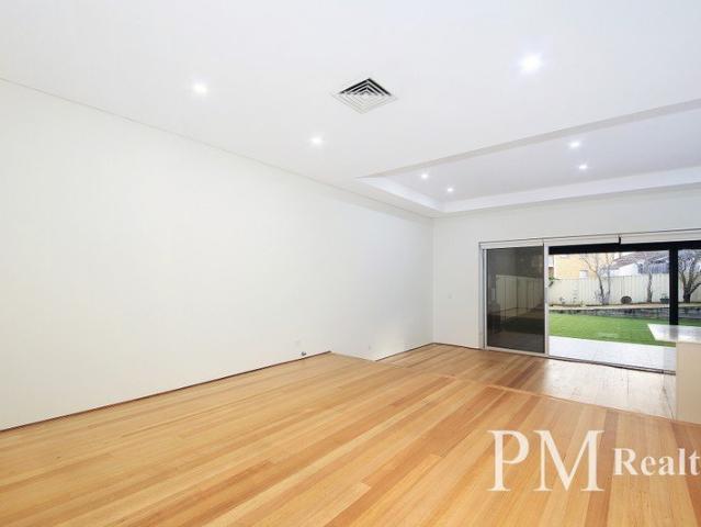 Duplex for rent in Sydney, New South Wales