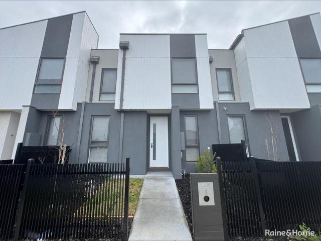 Townhouse for rent in Atherstone, Melbourne