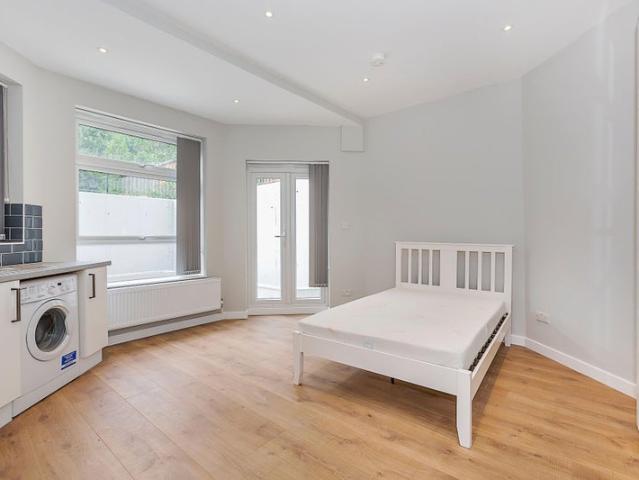 Studio for rent in Belsize Park, Greater London