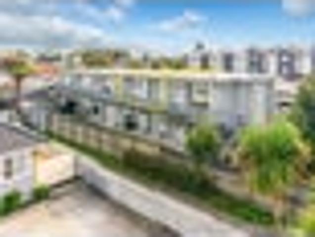 Apartment for sale in Hamilton East
