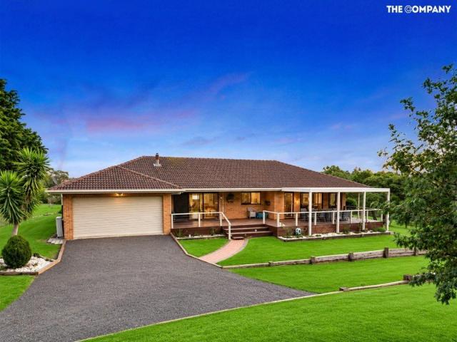 Cottage for sale in Camerons Creek, Victoria