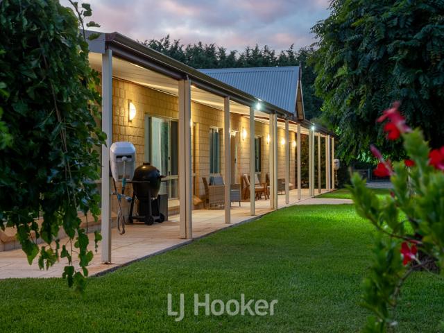 Cottage for sale in Hithergreen, Western Australia