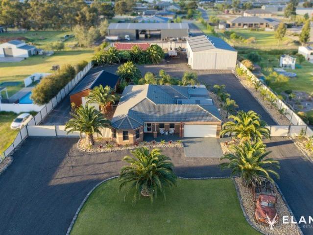 Cottage for sale in Hopetoun Park, Shire of Moorabool