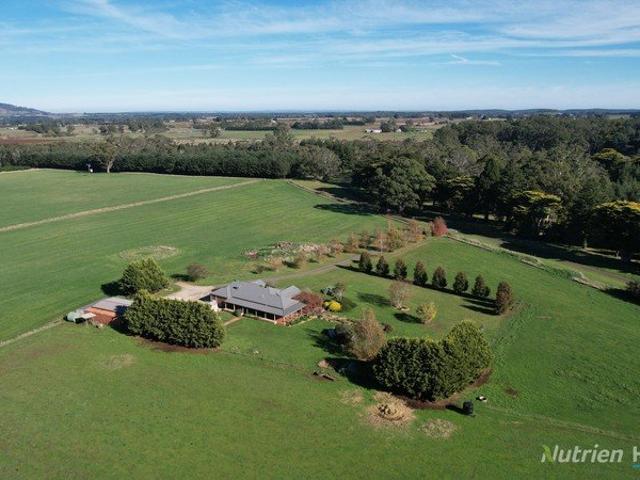 Cottage for sale in Claretown, Victoria