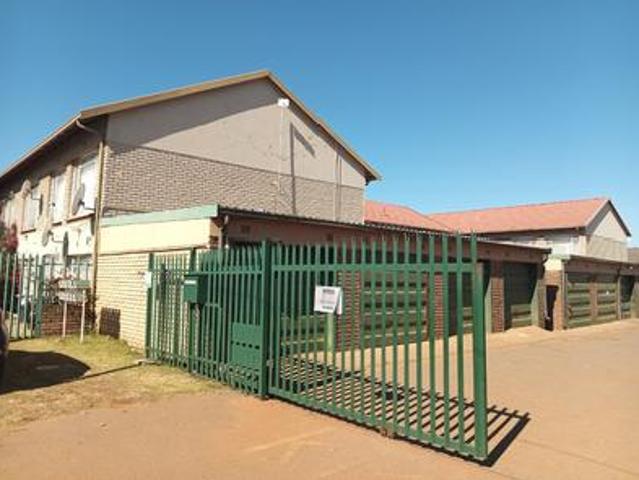 Apartment for sale in Mohlakeng, Gauteng