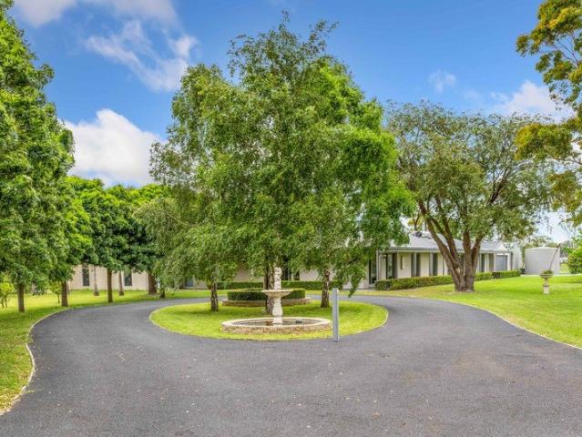 Cottage for sale in Eagle Point, Victoria