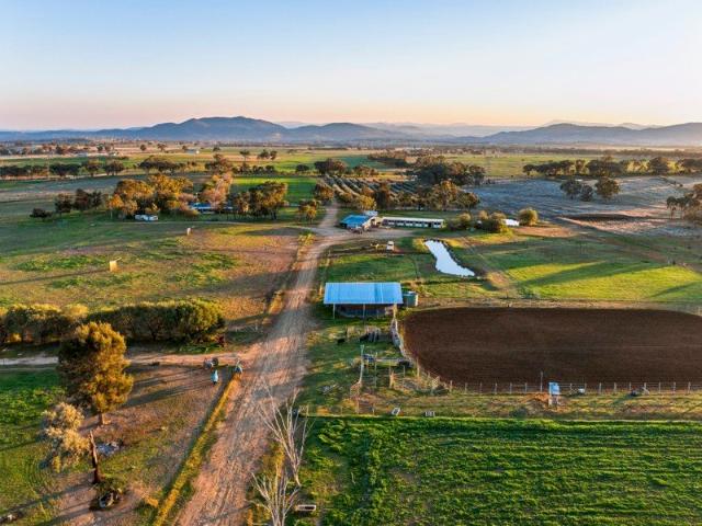 Cottage for sale in Piallamore, New South Wales
