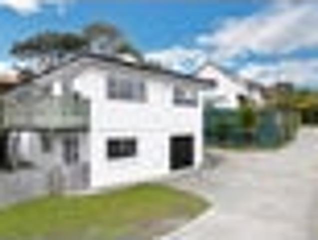 House for sale in Oratia