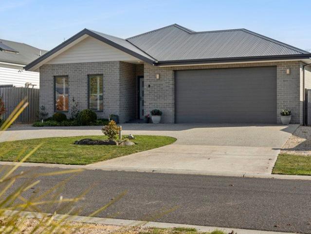 House for sale in Woodend, Victoria