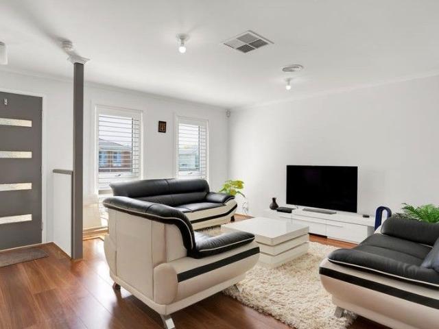 House for rent in Oakwood, Melbourne