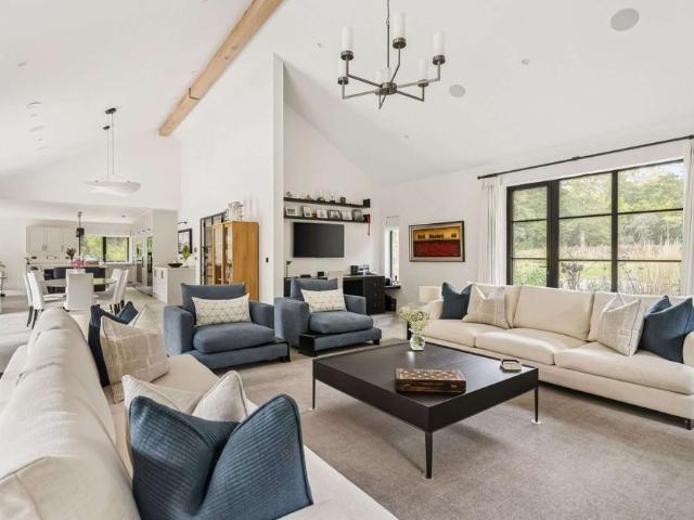 House for rent in Pachesham Park, Surrey