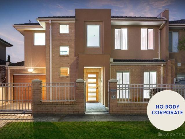 Townhouse for sale in Dandenong, Melbourne