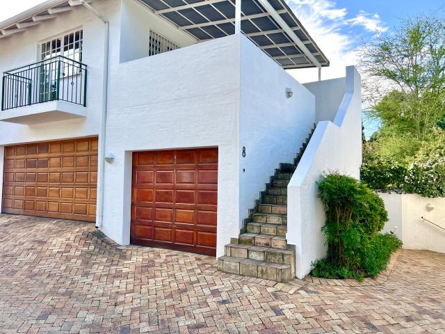 Apartment for rent in Hurlingham, Johannesburg