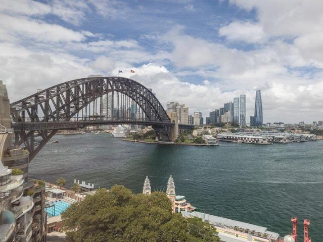 Apartment for sale in Lower North Shore, Sydney