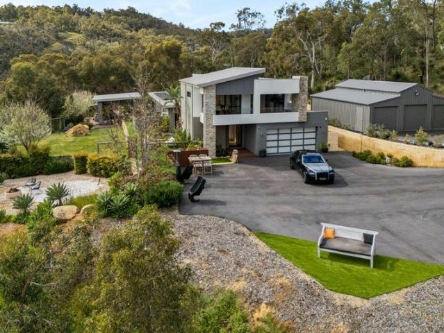 Cottage for sale in Roleystone, Western Australia