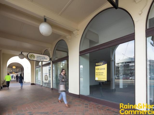 Showroom for rent in City