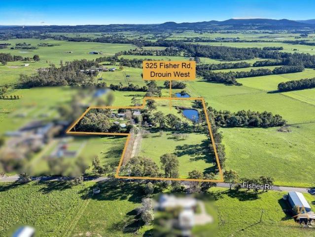 Cottage for sale in Drouin West, Victoria
