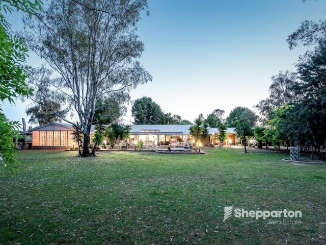 Cottage for sale in Kialla East, Victoria