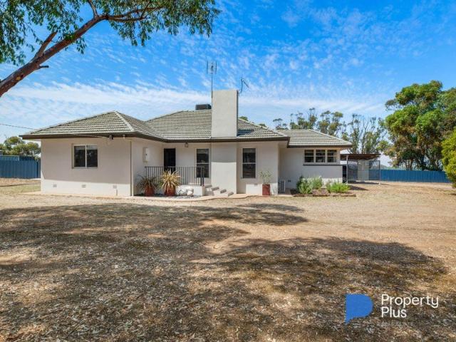 Cottage for sale in Fentons Creek, Victoria