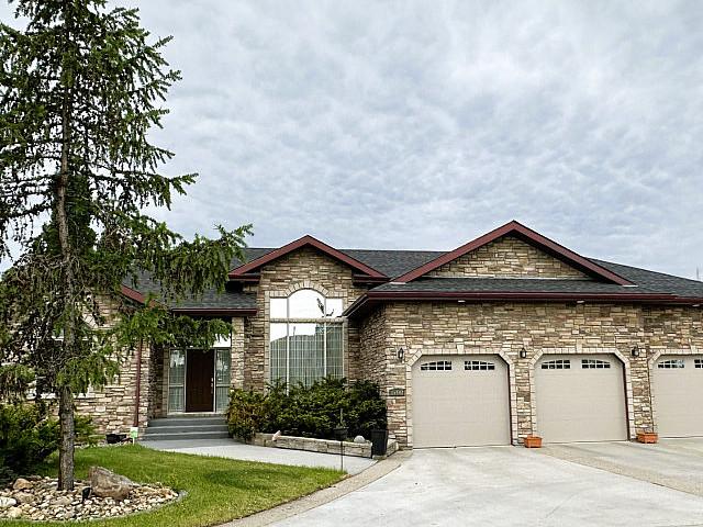 House for sale in Woking, Alberta