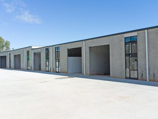 Warehouse for sale in Kings Creek, Queensland