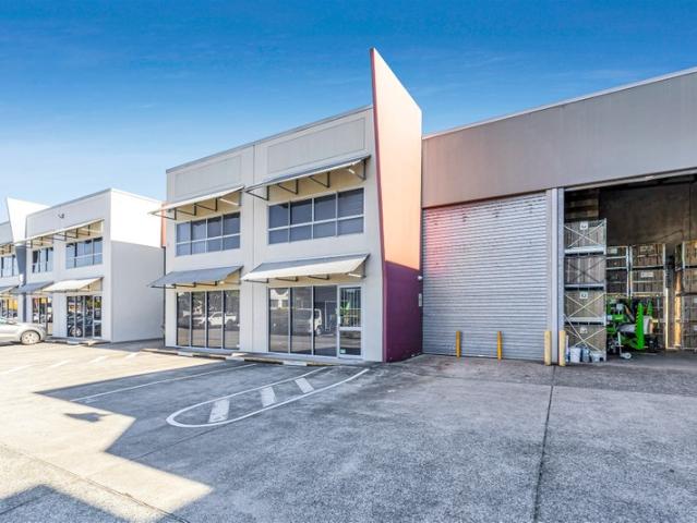 Warehouse for rent in Toombul, Queensland