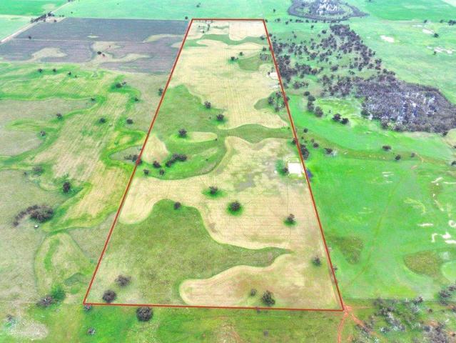 Cottage for sale in Leichardt, Victoria