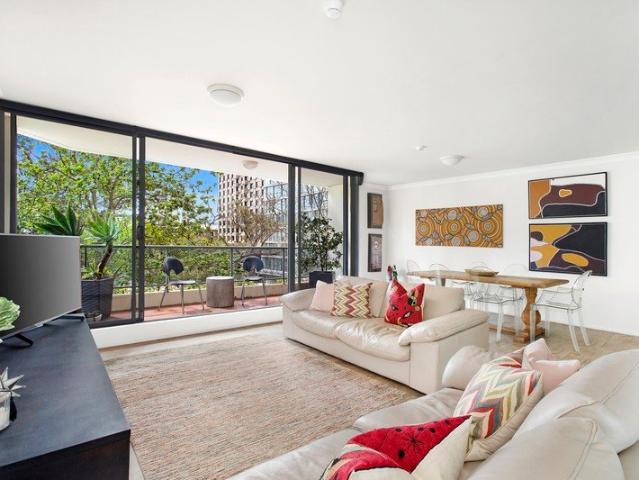 Apartment for sale in Lower North Shore, Sydney