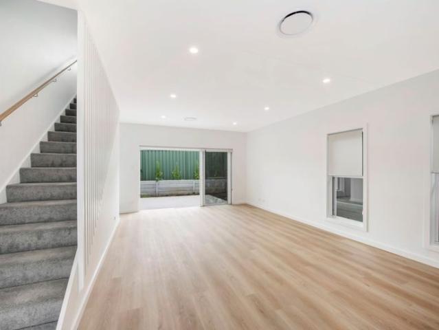 Townhouse for rent in Long Jetty, New South Wales