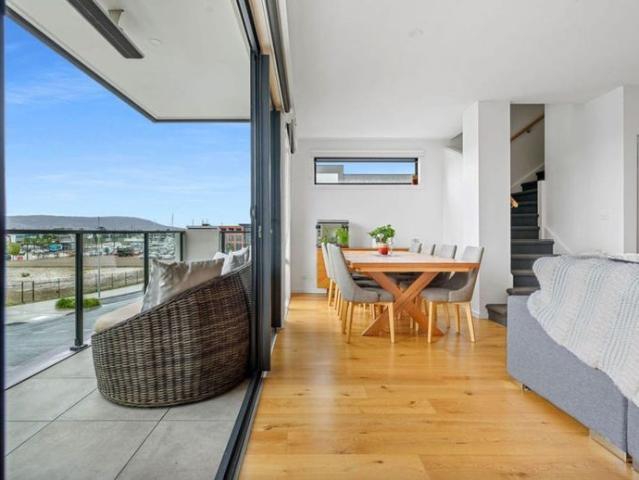 Townhouse for rent in Safety Beach, Melbourne