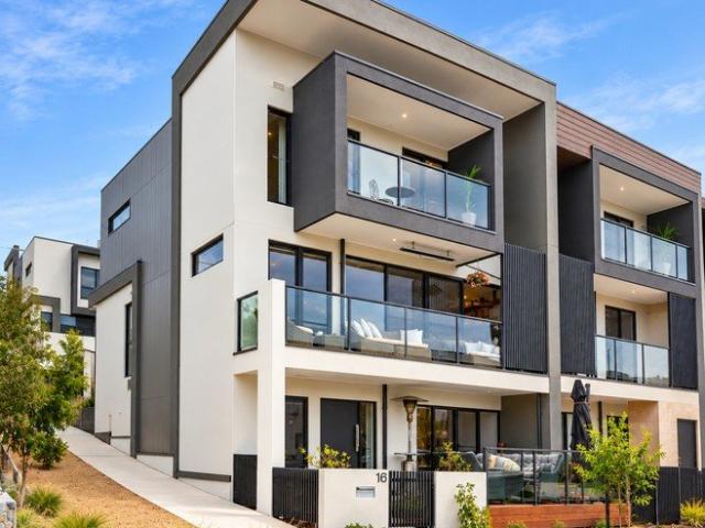 Townhouse for rent in Safety Beach, Melbourne