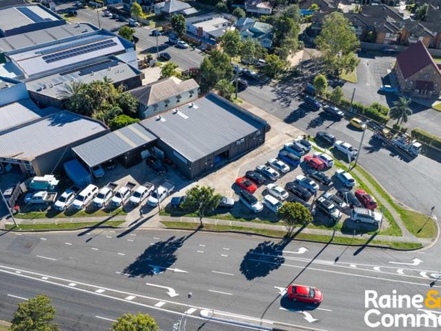 Warehouse for rent in Toombul, Queensland