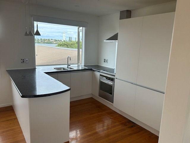Apartment for rent in Milford, Devonport-Takapuna