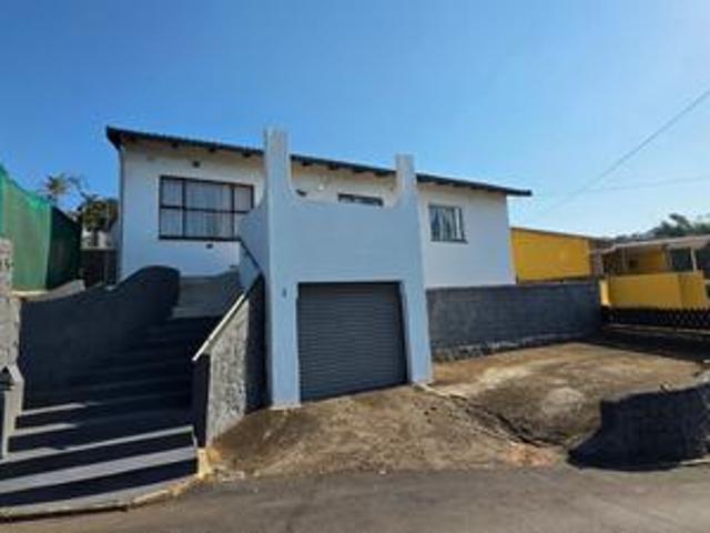 Townhouse for sale in Chatsworth, Kwazulu-natal