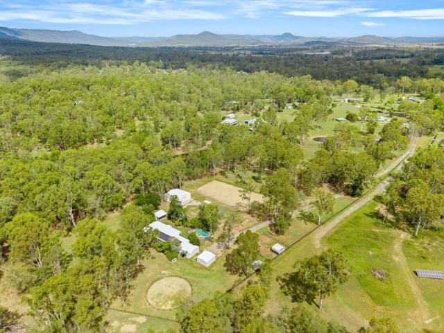 Cottage for sale in Tamborine, Queensland