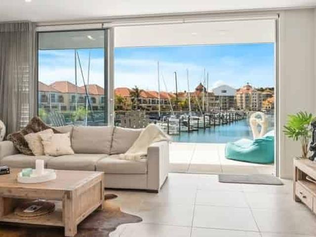 Townhouse for rent in Whangaparaoa, Oroua County