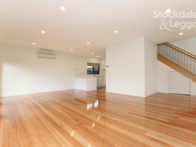 Townhouse for rent in Watsonia, Melbourne