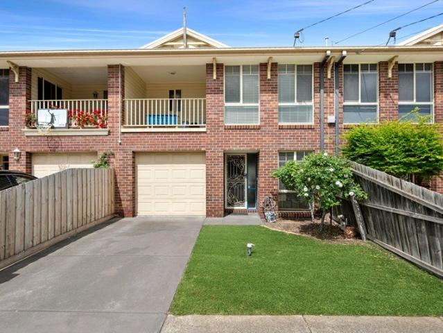 Townhouse for rent in Rippleside, Geelong