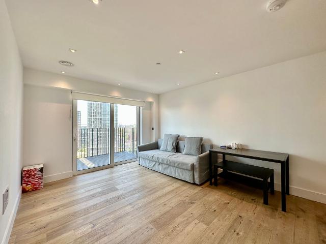 Apartment for rent in Oval, Greater London