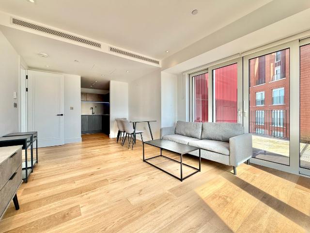 Apartment for rent in Oval, Greater London