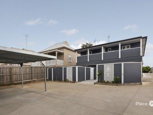 Flat for sale in Windsor