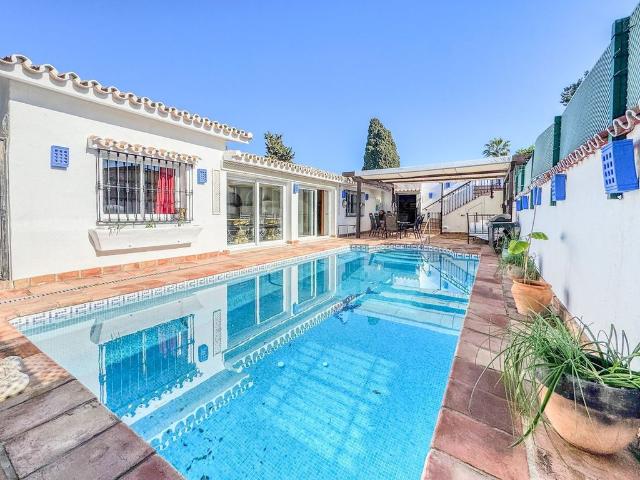 Casa en venta en El Pilar, Costa del Sol Occidental