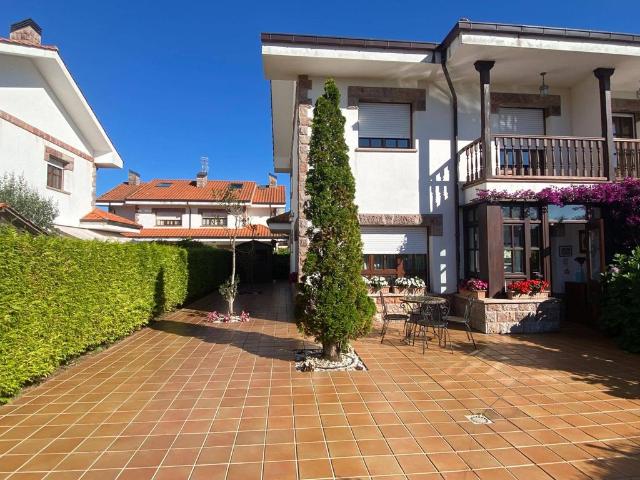 Chalet en alquiler en Ribadesella/Ribeseya, Asturias