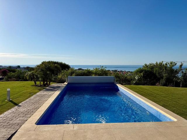 Casa en venta en San Luis de Sabinillas, Costa del Sol Occidental
