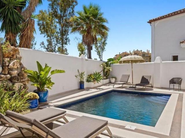 Casa en venta en Alcazaba Beach, Costa del Sol Occidental