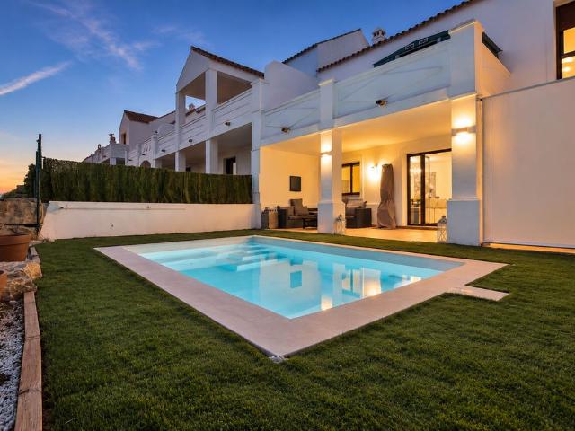 Chalet en venta en La Perla de Bahía, Costa del Sol Occidental