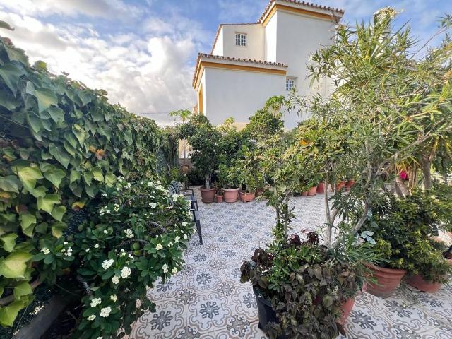 Chalet en venta en Barriada Islas Canarias, Costa del Sol Occidental