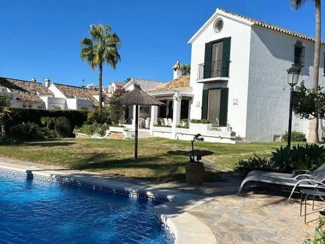 Casa en venta en Nueva Atalaya, Estepona